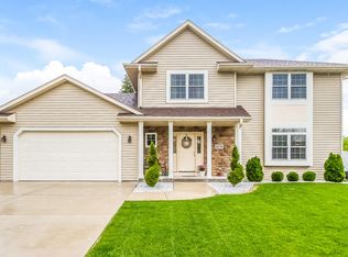 6176 S 40th St, Greenfield, WI 53221