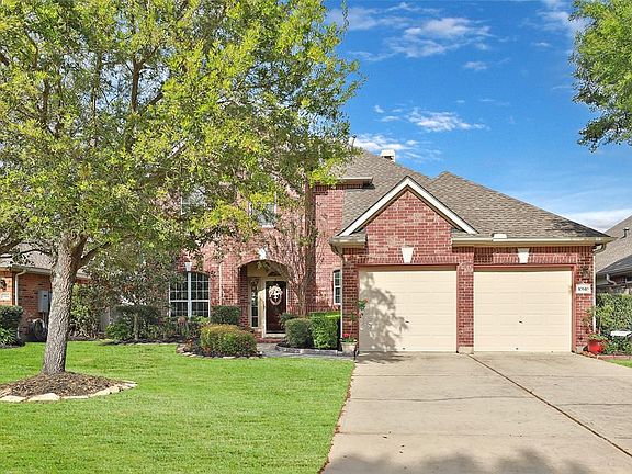 You're home. The north Bluff section of Gleannloch Farms! Double driveway and full sprinklers Roof with radiant barrier 2016. Full brick exterior.