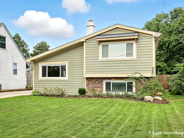 828 Ridge Ave, Mundelein, IL 60060