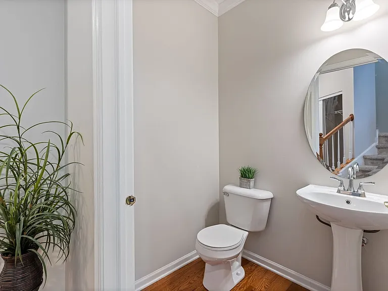487 Vaughn Cir — Photo 9