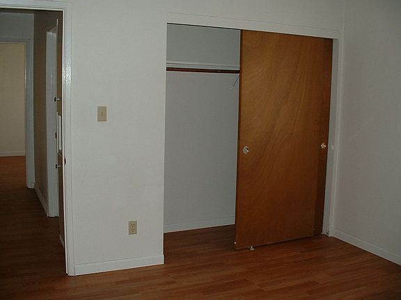 4th image of 911 T St APT 5