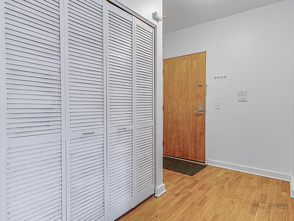 4th image of 120 N Leavitt St Unit 202