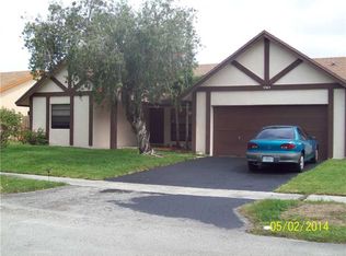 7365 NW 51st St, Lauderhill, FL 33319