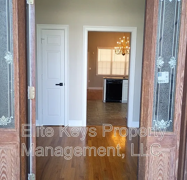 814 11th St — Photo 3
