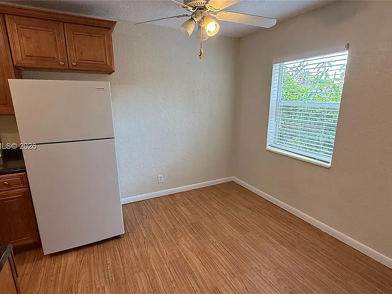 1310 NE 14th Ave #4 — Photo 2