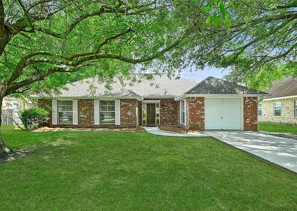 1st image of 202 Yvonne Ave