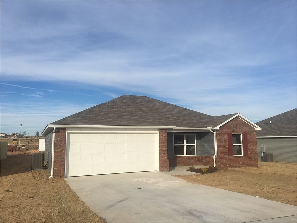 1st image of 880 NW Evans Cir