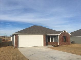 880 NW Evans Cir, Bentonville, AR 72712