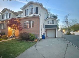 45 Sharrotts Rd, Staten Island, NY 10309