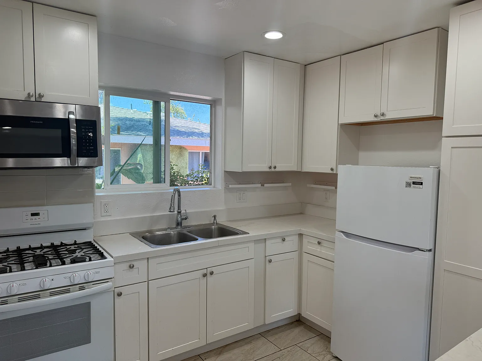 2 bed, 900 sqft, $2,800 — Photo 4