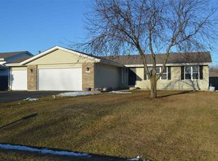 10989 Meadowsweet Ln, Roscoe, IL 61073