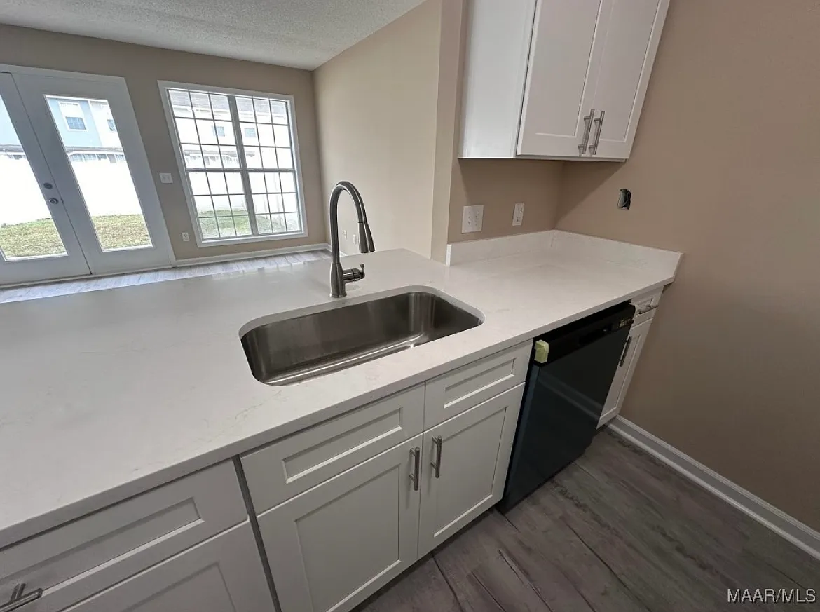 2 bed, 2.5 bath, 1404 sqft, $1,450 — Photo 2