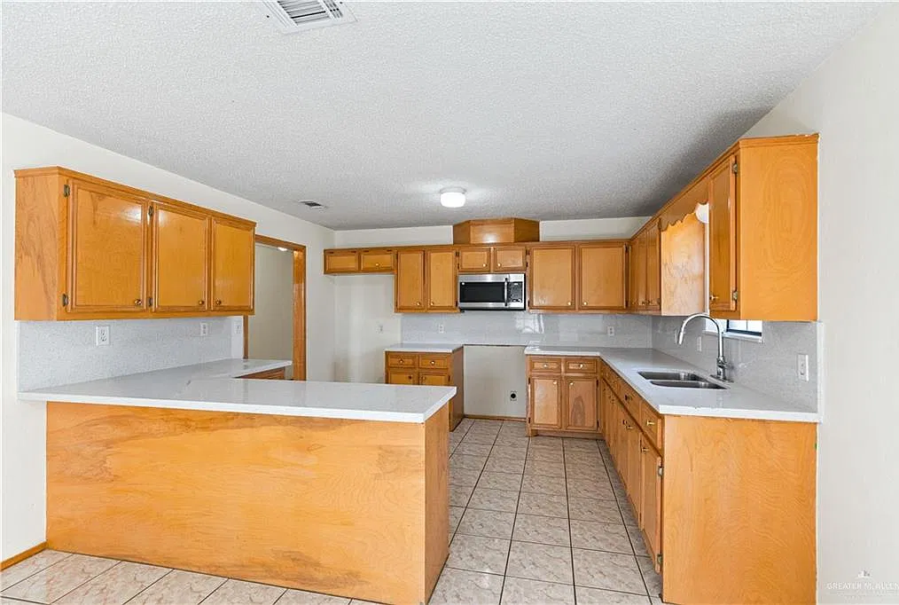 3 bed, 2.0 bath, 1265 sqft, $1,350 — Photo 4
