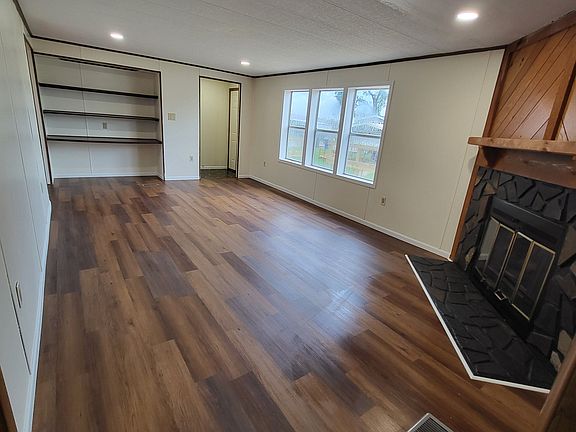 4th image of 10 Judith Ct