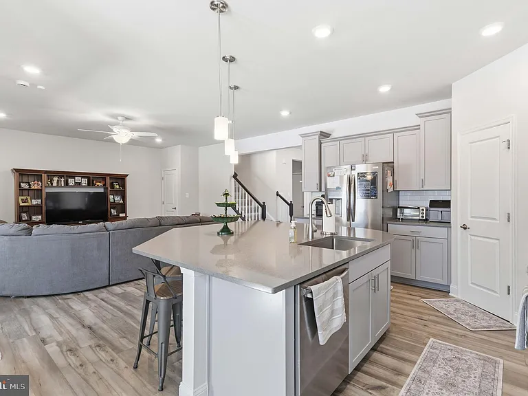 31314 Burke Ct — Photo 3