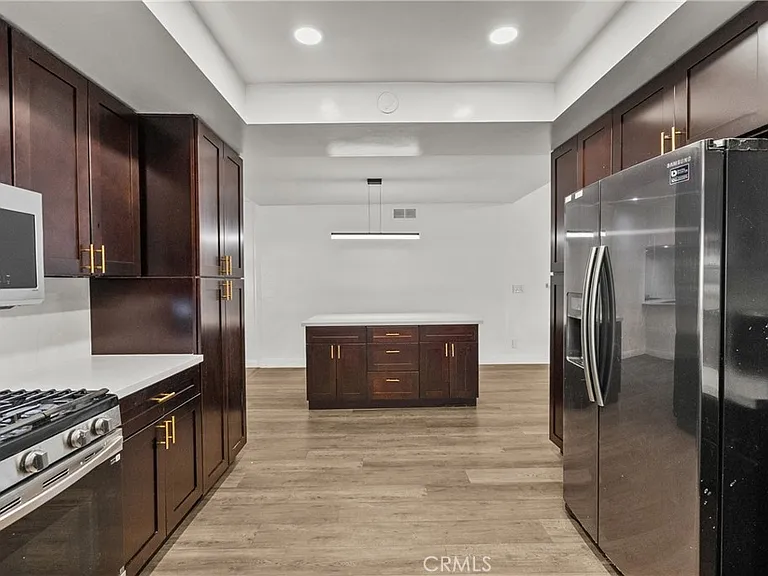 9724 Bothwell Rd — Photo 30