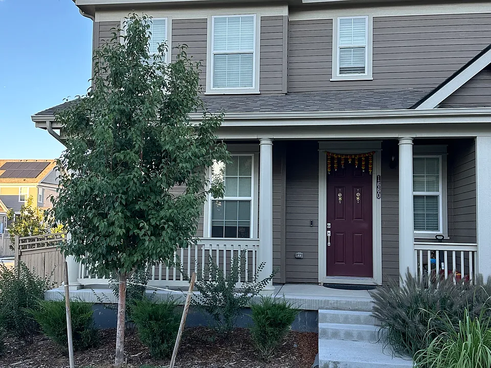 1660 Wright Aly
