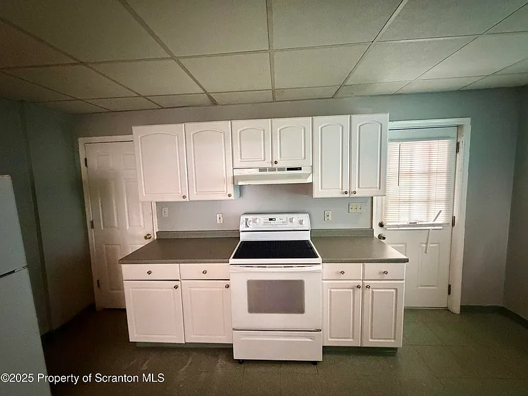 818 W Locust St — Photo 7
