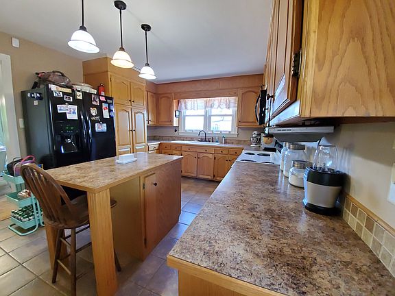 Lots of cabinet and counter space