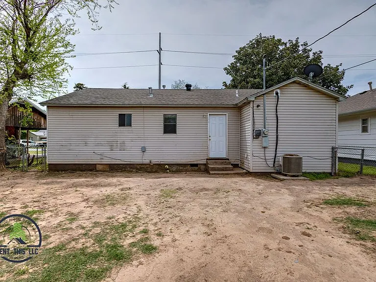 711 W Elder Ave — Photo 18