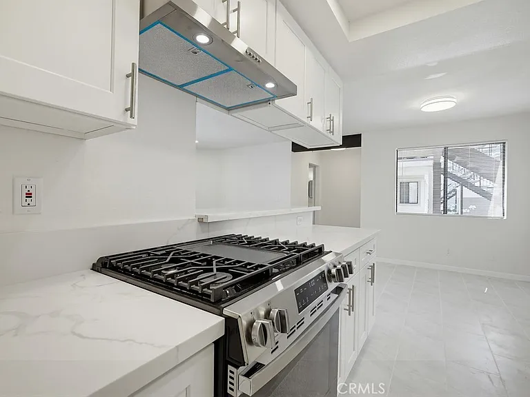 4881 Vista Dr #3 — Photo 2