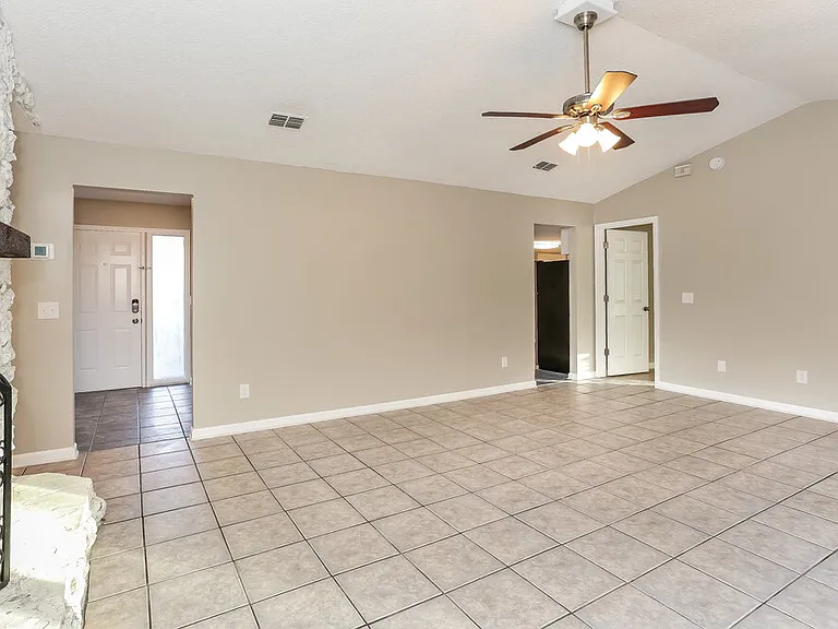 1548 Oak Ridge Dr W — Photo 4