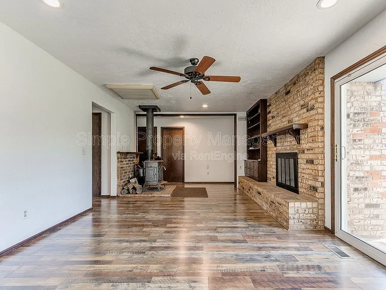 18916 Dave Dr — Photo 8