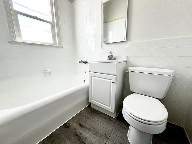 5613 Carlton Way #210 — Photo 2