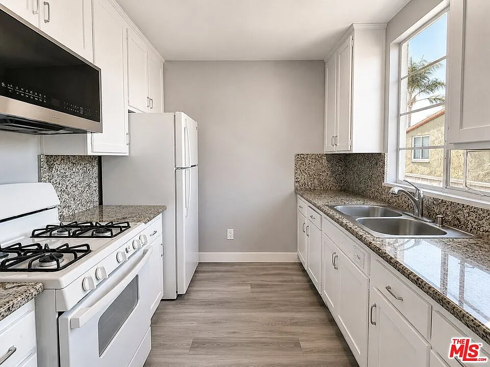 1 bed, 1.0 bath, 720 sqft, $2,100 — Photo 4