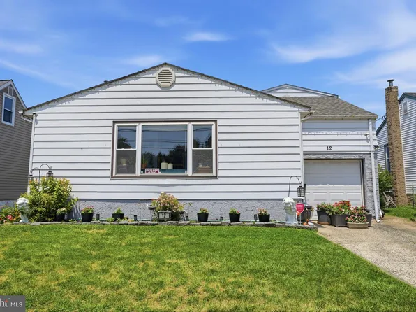 12 Mill Creek Rd, Levittown, PA 19057