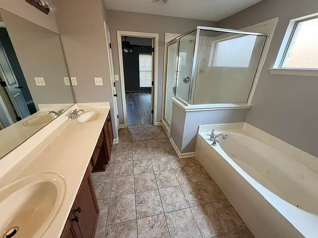 10241 Evening Hill Dr — Photo 6