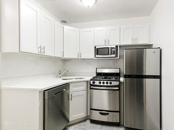 3rd image of 482 E 74th St APT 1A
