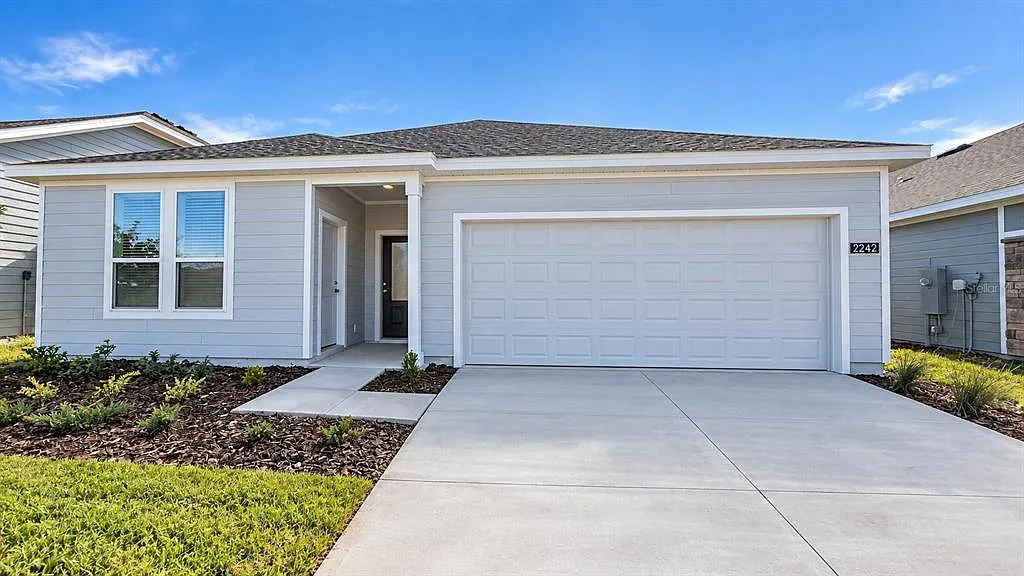 4 bed, 3.0 bath, 2366 sqft, $2,450 — Photo 1