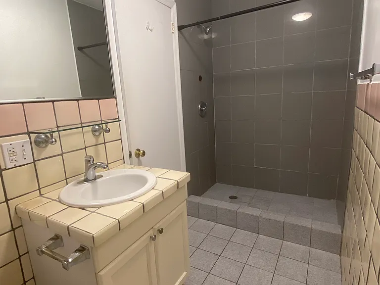 1550 Jefferson Ave #2A — Photo 8