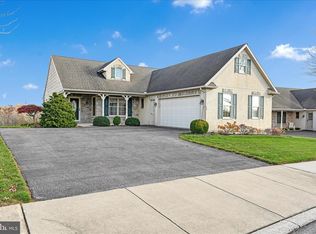 988 Cambridge Dr, Manheim, PA 17545