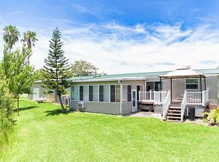 31636 Gladys Ln, Tavares, FL 32778