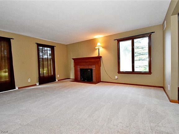 3rd image of 3706 Poe Rd