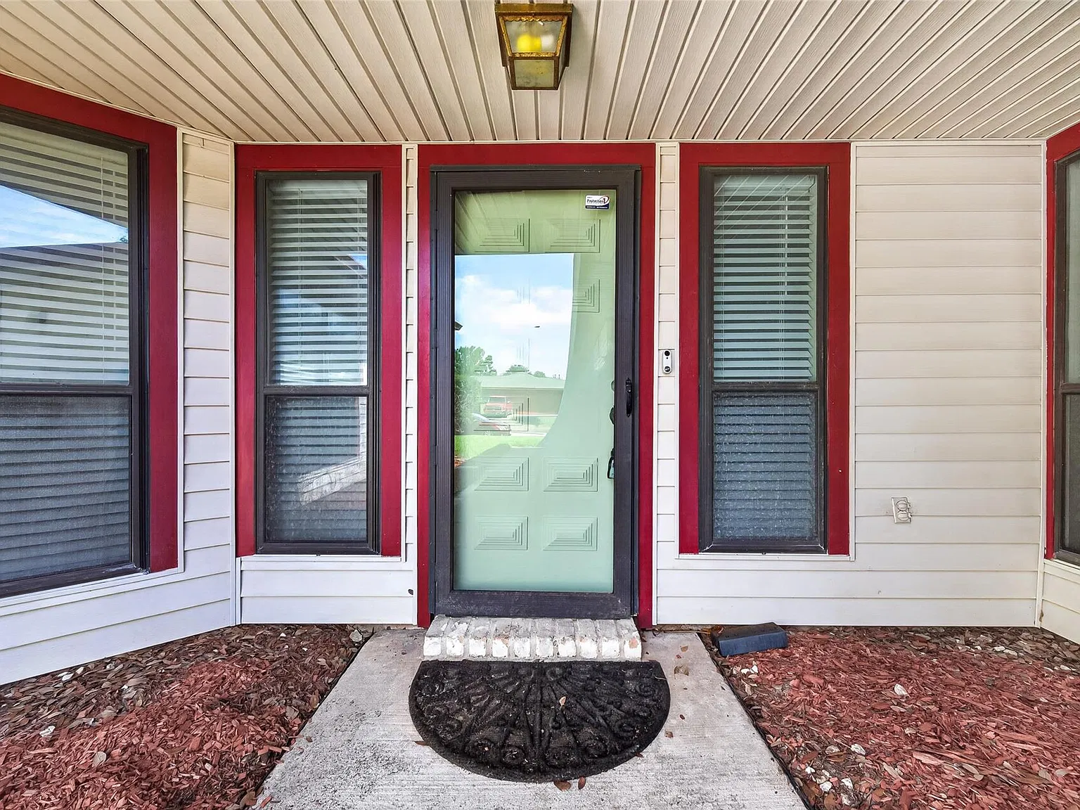 3 bed, 2.0 bath, 1689 sqft, $2,100 — Photo 2