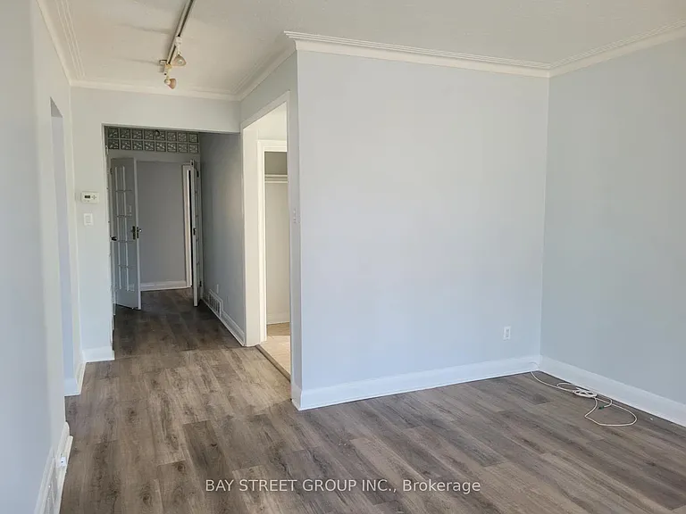110 Acton Ave #UPPER — Photo 3