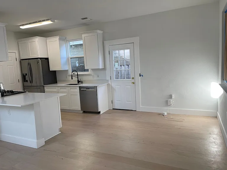 7204 Carver Ave #A — Photo 8