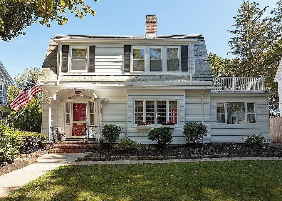 1st image of 104 Stratford St