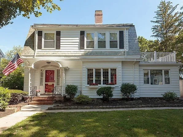 104 Stratford St, West Roxbury, MA 02132