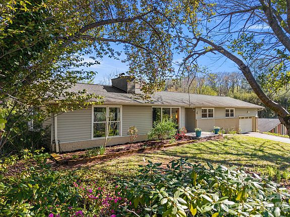 3rd image of 4 Austin Dr