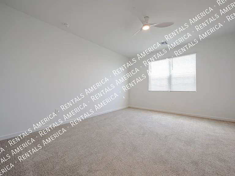 3380 N Camden Dr — Photo 30