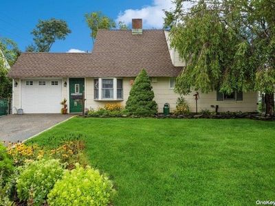 18 Kingfisher Road, Levittown, NY, 11756