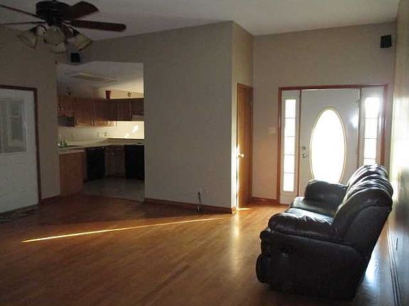 3rd image of 42115 Cottonwood Dr
