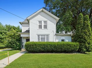 610 S Hamilton St, Lockport, IL 60441