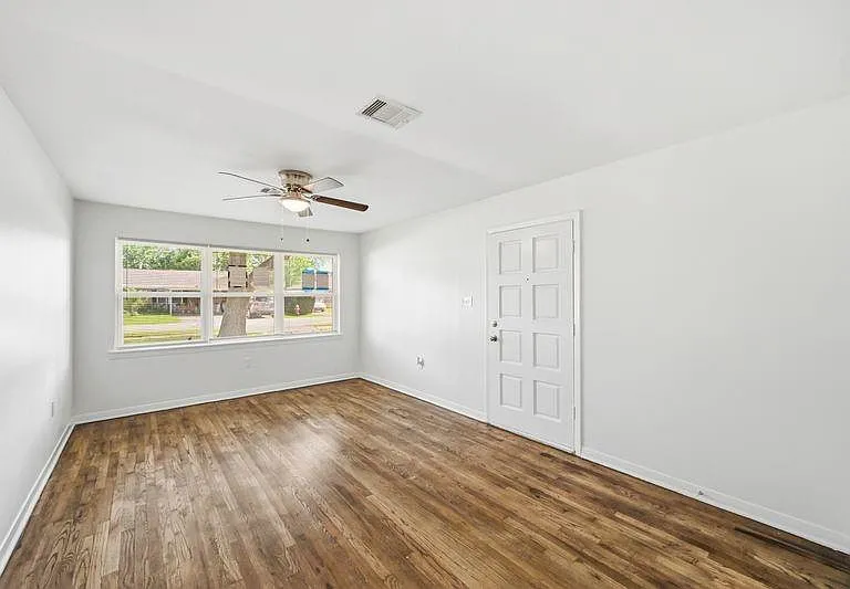 2409 Estate Dr — Photo 4