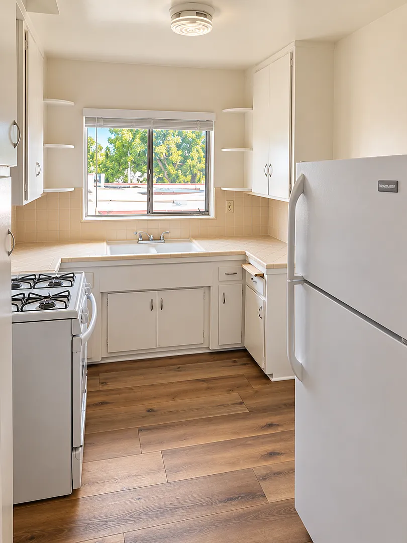 206 N Normandie Avenue — Photo 4