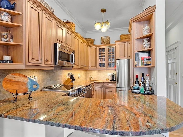 6 Columbus Sq #3 — Photo 12
